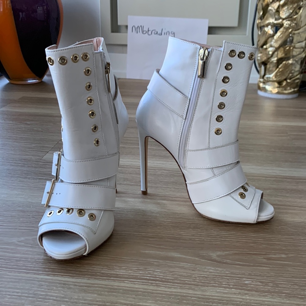 Spazio Moda white genuine leather leather straps and buckle peep toe bootie
